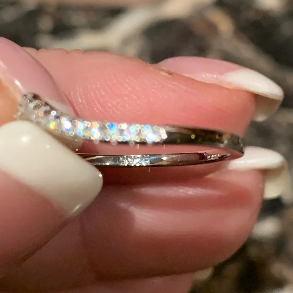 #239 Beautiful Chevron V shaped Moissanite ring - Picture 3 of 5